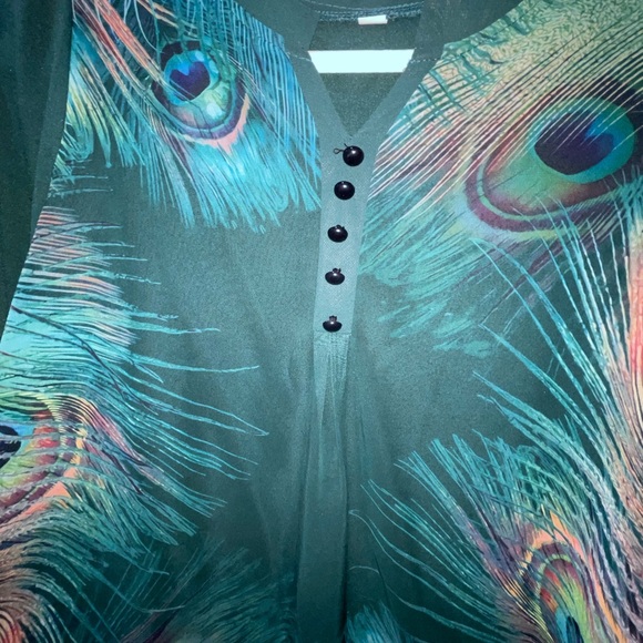 Beautiful Peacock Pattern Blouse w/Built-In Slip and Flattering Neckline - Picture 3 of 6